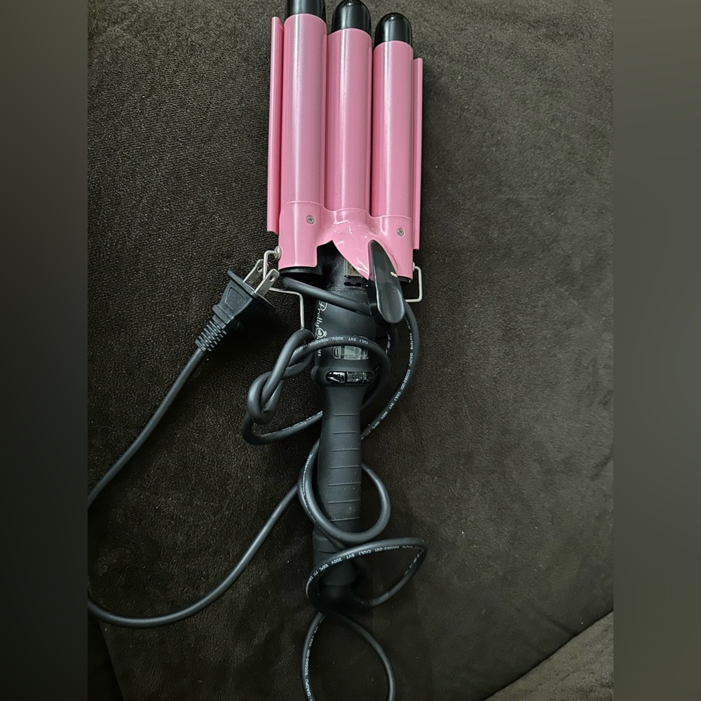 Pretty Queen Pink and Black Hair Waver